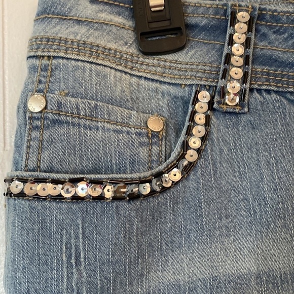 Blue Pointe Authenic Denim Embellished  Capri Jeans NWT 9 - Picture 4 of 9
